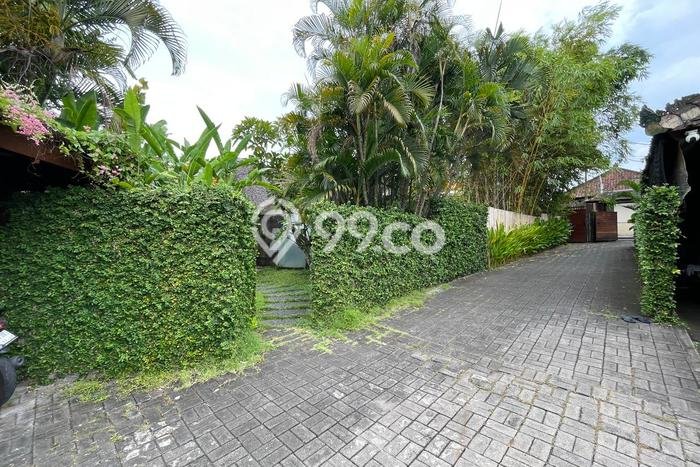 LOKASI STRATEGIS! Vila Kawasan , Area 896m2m², Lingkungan Prima LOKASI STRATEGIS! Vila Kawasan , Area 896m2m², Lingkungan Prima