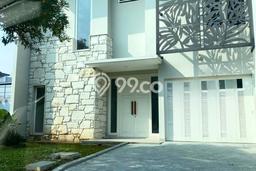 Ready to Use! Premium House LT 190m2 Desain Elegan di Pakuwon Indah Ready to Use! Premium House LT 190m2 Desain Elegan di Pakuwon Indah