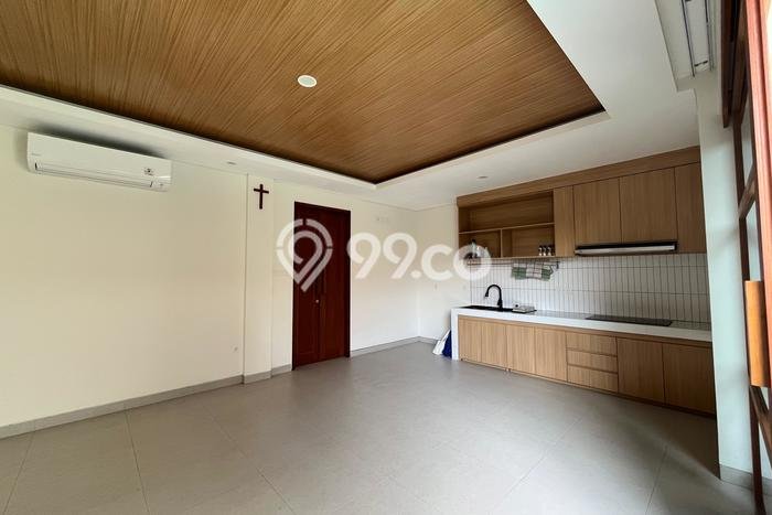 Rumah Disewakan Badung LT 185m2 LB 250m2 Kawasan Kerobokan Kaja Rumah Disewakan Badung LT 185m2 LB 250m2 Kawasan Kerobokan Kaja