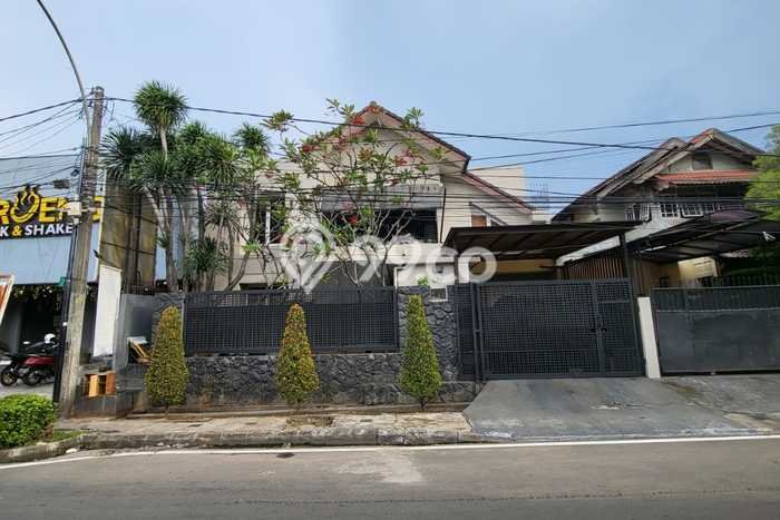 Rumah Mewah LB 450m2 Siap Huni Desain Elegan di Bintaro, Tangerang Selatan Rumah Mewah LB 450m2 Siap Huni Desain Elegan di Bintaro, Tangerang Selatan