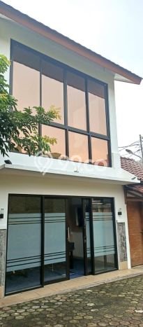 Rumah Mewah LB 380m2 Siap Huni Desain Elegan di Jati Padang, Jakarta Selatan Rumah Mewah LB 380m2 Siap Huni Desain Elegan di Jati Padang, Jakarta Selatan