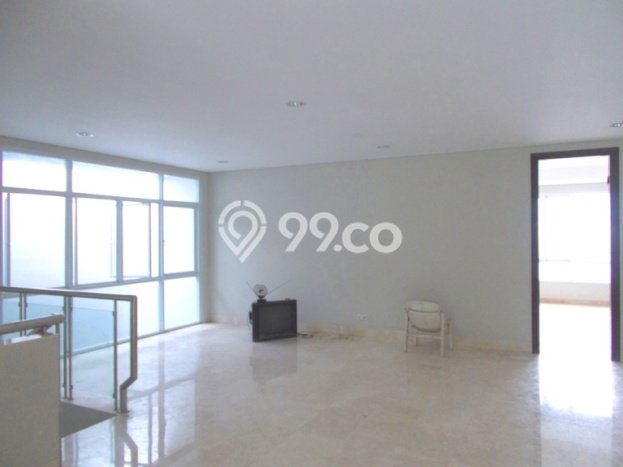 Rumah di Pondok Indah, 4 KT, Akses Mudah Fasilitas Umum, LT 300m² LB 450m² Rumah di Pondok Indah, 4 KT, Akses Mudah Fasilitas Umum, LT 300m² LB 450m²