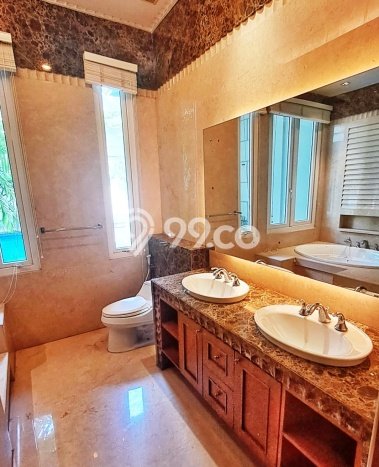 Rumah Nyaman area , 0 KT, Lingkungan Tenang, LT 650m2m² Bangunan 900m2m² Rumah Nyaman area , 0 KT, Lingkungan Tenang, LT 650m2m² Bangunan 900m2m²