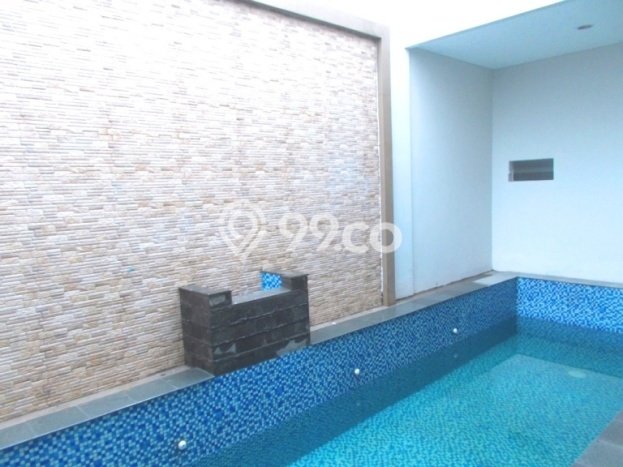 Rumah di Pondok Indah, 4 KT, Akses Mudah Fasilitas Umum, LT 300m² LB 450m² Rumah di Pondok Indah, 4 KT, Akses Mudah Fasilitas Umum, LT 300m² LB 450m²