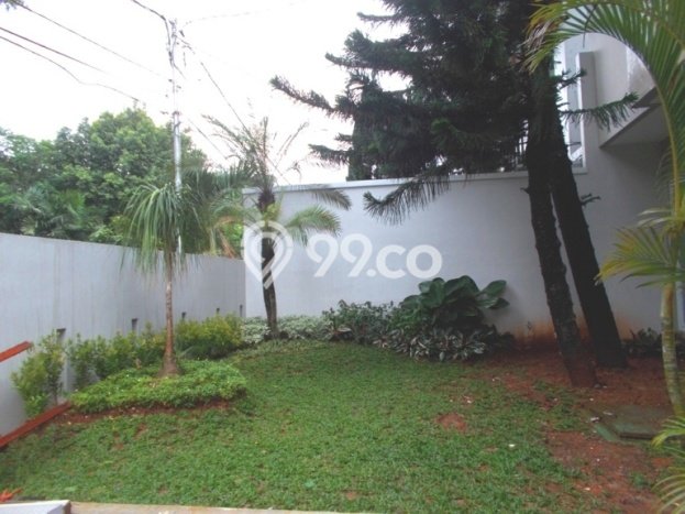Rumah di Pondok Indah, 4 KT, Akses Mudah Fasilitas Umum, LT 300m² LB 450m² Rumah di Pondok Indah, 4 KT, Akses Mudah Fasilitas Umum, LT 300m² LB 450m²