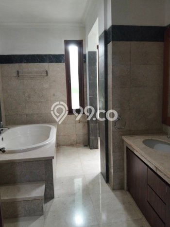 Hunian Ideal dengan LT 510m2 & LB 600m2 Disewakan di Pondok Indah Hunian Ideal dengan LT 510m2 & LB 600m2 Disewakan di Pondok Indah