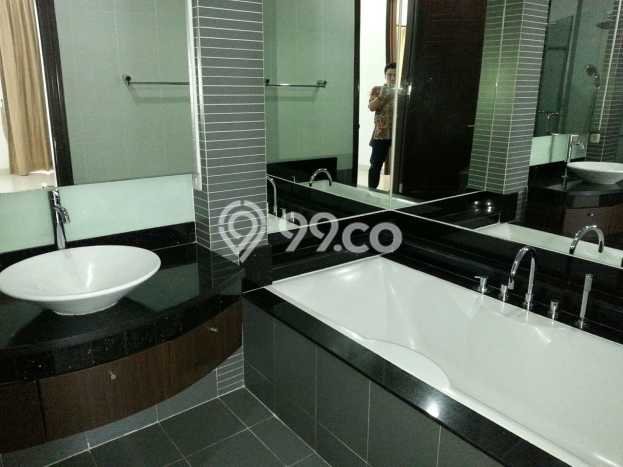 Disewakan Rumah Strategis LT 420m2 / LB 550m2 di Pondok Indah, Jakarta Selatan Disewakan Rumah Strategis LT 420m2 / LB 550m2 di Pondok Indah, Jakarta Selatan