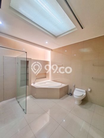 BEST CHOICE! Rumah di , 5 KT, Dekat Sekolah, LT 650m2m² LB 700m2m² BEST CHOICE! Rumah di , 5 KT, Dekat Sekolah, LT 650m2m² LB 700m2m²