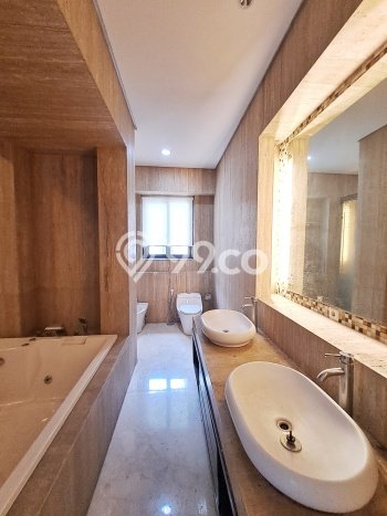 DREAM HOME! Rumah di Pondok Indah, 5 KT, Free Banjir, Luas 450m² LB 700m² DREAM HOME! Rumah di Pondok Indah, 5 KT, Free Banjir, Luas 450m² LB 700m²