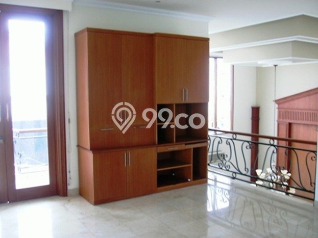 Disewakan Rumah Murah di Pondok Indah Jakarta Selatan dengan 5 Kamar Tidur Disewakan Rumah Murah di Pondok Indah Jakarta Selatan dengan 5 Kamar Tidur