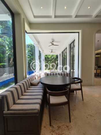 Disewakan Rumah Konsep Minimalis di Kebayoran Baru Jakarta Selatan dengan 5 KT Disewakan Rumah Konsep Minimalis di Kebayoran Baru Jakarta Selatan dengan 5 KT