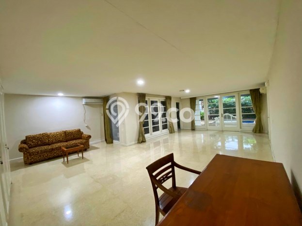 Sewa Rumah Nyaman di Senayan LT 600m2 / LB 800m2 Kondisi Bagus Sewa Rumah Nyaman di Senayan LT 600m2 / LB 800m2 Kondisi Bagus