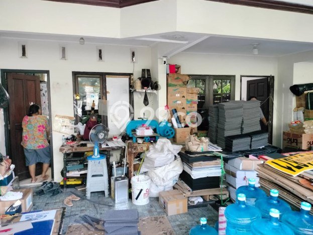 Ready to Use! Luxury House LT 240m2 Desain Elegan di Sukomanunggal Ready to Use! Luxury House LT 240m2 Desain Elegan di Sukomanunggal