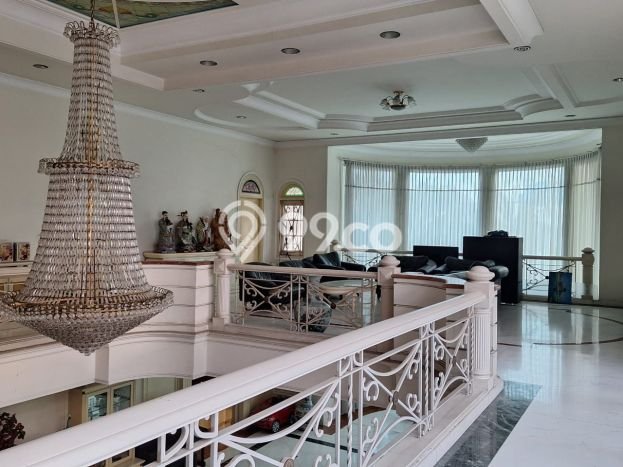 Rumah Elit LB 1300m2 Siap Pakai Desain Elegan di Mayjen Sungkono, Surabaya Rumah Elit LB 1300m2 Siap Pakai Desain Elegan di Mayjen Sungkono, Surabaya