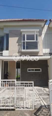 Jual Rumah Bagus Siap Huni LB 160m2 di Rungkut, Surabaya Jual Rumah Bagus Siap Huni LB 160m2 di Rungkut, Surabaya