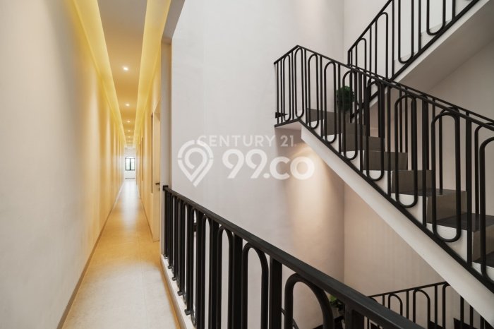 Jual Rumah Mewah Elegan Dengan View Eksklusif di Jelambar, Jakarta Barat Jual Rumah Mewah Elegan Dengan View Eksklusif di Jelambar, Jakarta Barat