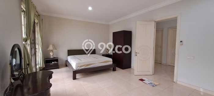 Rumah di BSD, Dekat Pusat Kota, LT 300m² Rumah di BSD, Dekat Pusat Kota, LT 300m²