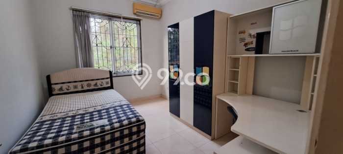 Rumah di BSD, Dekat Pusat Kota, LT 300m² Rumah di BSD, Dekat Pusat Kota, LT 300m²