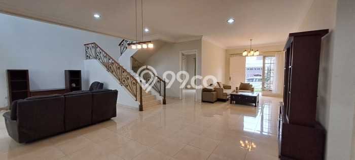 Rumah di BSD, Dekat Pusat Kota, LT 300m² Rumah di BSD, Dekat Pusat Kota, LT 300m²