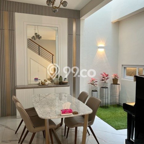 SPECIAL PRICE! Rumah Strategis lokasi , LT 140m2m² Bangunan 150m2m² SPECIAL PRICE! Rumah Strategis lokasi , LT 140m2m² Bangunan 150m2m²