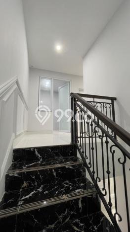 Jual Rumah Mewah Elegan Dengan View Eksklusif di Bambu Apus, Jakarta Timur Jual Rumah Mewah Elegan Dengan View Eksklusif di Bambu Apus, Jakarta Timur