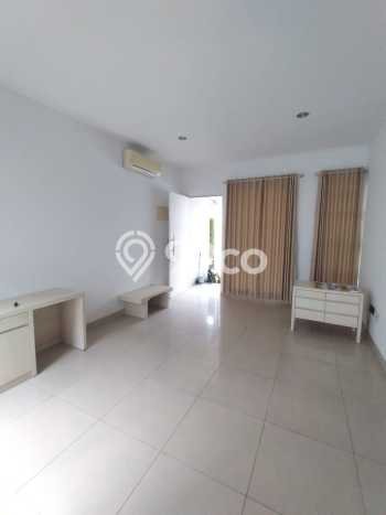 Rumah Mewah LB 135m2 Siap Huni Desain Elegan di Green Lake City, Jakarta Barat Rumah Mewah LB 135m2 Siap Huni Desain Elegan di Green Lake City, Jakarta Barat