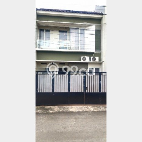 Rumah Strategis Modern Lb 80m2 di Cipayung, Jakarta Timur Rumah Strategis Modern Lb 80m2 di Cipayung, Jakarta Timur