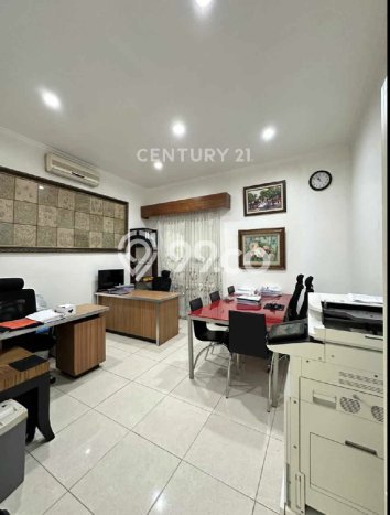 Hunian Mewah LB 350m2 Siap Pakai Desain Elegan di Pondok Indah, Jakarta Selatan Hunian Mewah LB 350m2 Siap Pakai Desain Elegan di Pondok Indah, Jakarta Selatan
