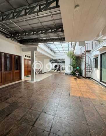 Rumah Elit Modern Tanpa Renovasi di Kemang Jakarta Selatan Rumah Elit Modern Tanpa Renovasi di Kemang Jakarta Selatan
