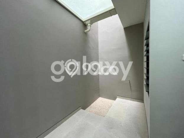 Rumah Strategis Modern Lb 140m2 di Mulyorejo, Surabaya Rumah Strategis Modern Lb 140m2 di Mulyorejo, Surabaya