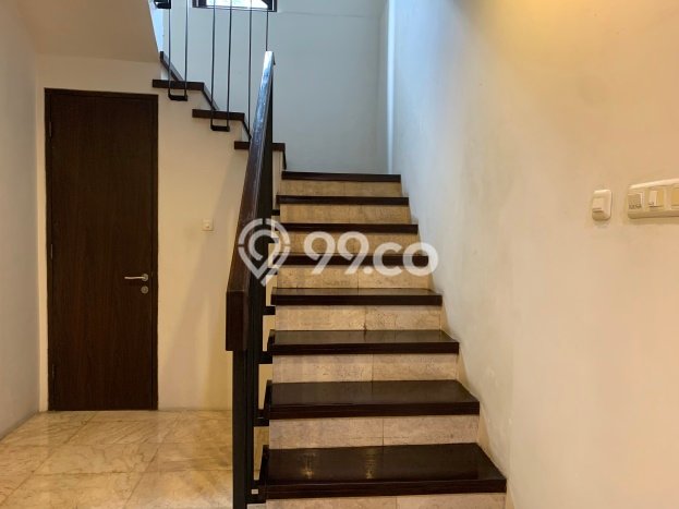 LOKASI STRATEGIS! Rumah di Kebayoran Baru, Akses ke Tol, 3 KM, Luas 220m² Bangunan 145m² LOKASI STRATEGIS! Rumah di Kebayoran Baru, Akses ke Tol, 3 KM, Luas 220m² Bangunan 145m²