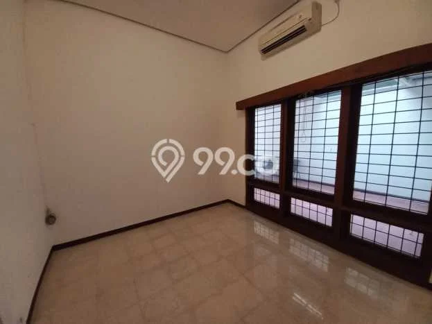 PRIME AREA! Rumah kawasan Kebayoran Baru, 2 KT, Lingkungan Elite, Luas 150m² Bangunan 100m² PRIME AREA! Rumah kawasan Kebayoran Baru, 2 KT, Lingkungan Elite, Luas 150m² Bangunan 100m²
