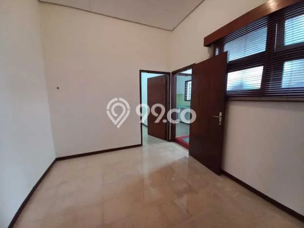 PRIME AREA! Rumah kawasan Kebayoran Baru, 2 KT, Lingkungan Elite, Luas 150m² Bangunan 100m² PRIME AREA! Rumah kawasan Kebayoran Baru, 2 KT, Lingkungan Elite, Luas 150m² Bangunan 100m²