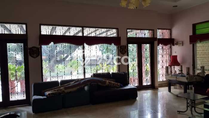 Rumah Strategis dengan Luas Tanah 1387m² di Kawasan Pejaten, Jakarta Selatan Rumah Strategis dengan Luas Tanah 1387m² di Kawasan Pejaten, Jakarta Selatan