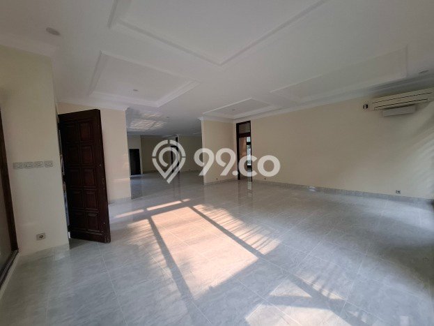 Sewa Rumah Nyaman LT 1400m2 / LB 750m2 di Kemang, Jakarta Selatan Sewa Rumah Nyaman LT 1400m2 / LB 750m2 di Kemang, Jakarta Selatan