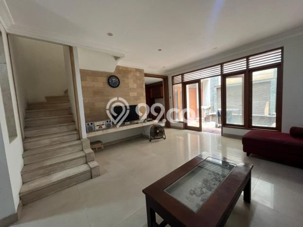 Hunian Eksklusif Siap Huni LT 250m2 di Kebayoran Baru, Jakarta Selatan Hunian Eksklusif Siap Huni LT 250m2 di Kebayoran Baru, Jakarta Selatan