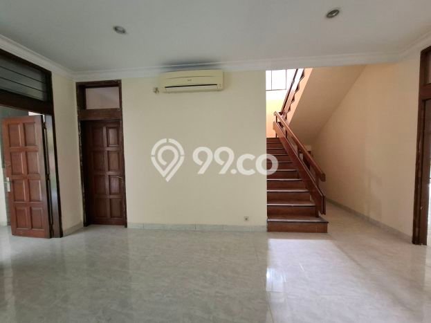 Sewa Rumah Nyaman LT 1400m2 / LB 750m2 di Kemang, Jakarta Selatan Sewa Rumah Nyaman LT 1400m2 / LB 750m2 di Kemang, Jakarta Selatan