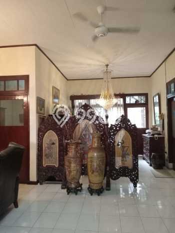 Siap Huni Rumah Mewah 5 Kamar di Kebayoran Baru Dekat ke Mana Pun Siap Huni Rumah Mewah 5 Kamar di Kebayoran Baru Dekat ke Mana Pun