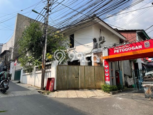 Rumah Eksklusif Siap Huni LT 113m2 di Kebayoran Baru, Jakarta Selatan Rumah Eksklusif Siap Huni LT 113m2 di Kebayoran Baru, Jakarta Selatan