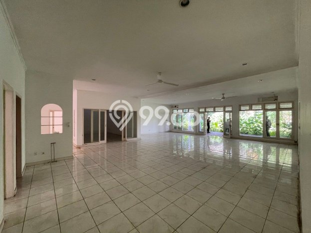 Rumah Mewah LB 500m2 Siap Huni Desain Elegan di Kemang, Jakarta Selatan Rumah Mewah LB 500m2 Siap Huni Desain Elegan di Kemang, Jakarta Selatan