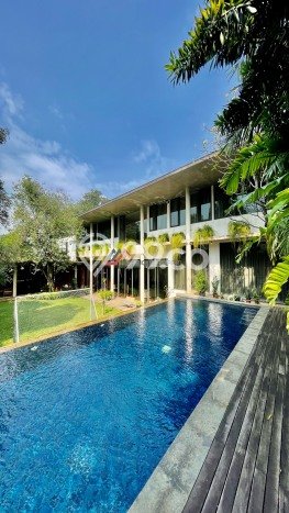 Ready to Use! Premium House LT 1592m2 Desain Modern di Pejaten Ready to Use! Premium House LT 1592m2 Desain Modern di Pejaten