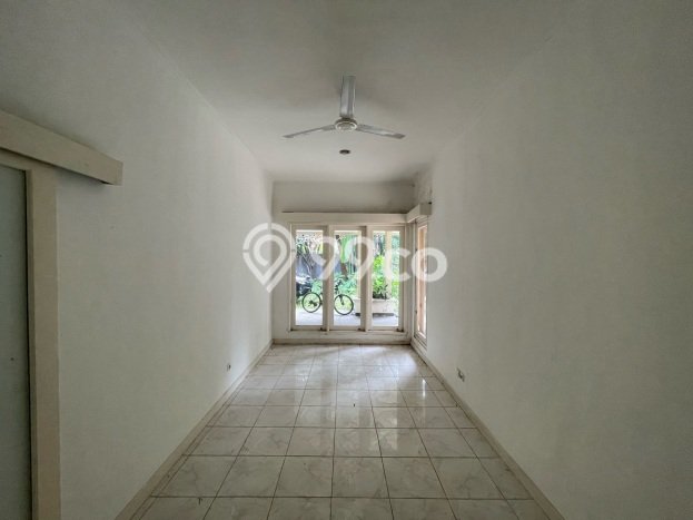 Rumah Mewah LB 500m2 Siap Huni Desain Elegan di Kemang, Jakarta Selatan Rumah Mewah LB 500m2 Siap Huni Desain Elegan di Kemang, Jakarta Selatan