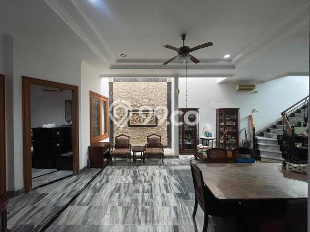 Hunian Mewah LB 200m2 Siap Pakai Desain Elegan di Kemang, Jakarta Selatan Hunian Mewah LB 200m2 Siap Pakai Desain Elegan di Kemang, Jakarta Selatan