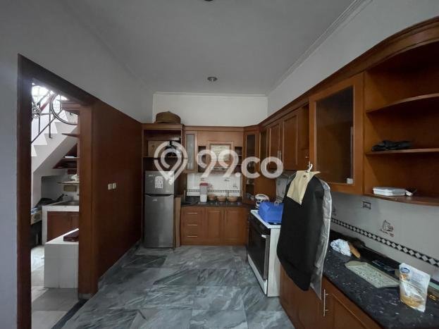 Hunian Mewah LB 200m2 Siap Pakai Desain Elegan di Kemang, Jakarta Selatan Hunian Mewah LB 200m2 Siap Pakai Desain Elegan di Kemang, Jakarta Selatan