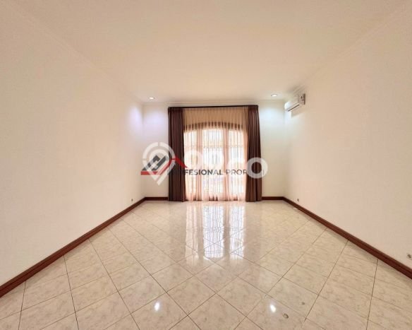 Disewakan! Rumah 3 Kamar Tidur &
2 Kamar Mandi di Ampera, Jakarta Selatan Disewakan! Rumah 3 Kamar Tidur &
2 Kamar Mandi di Ampera, Jakarta Selatan