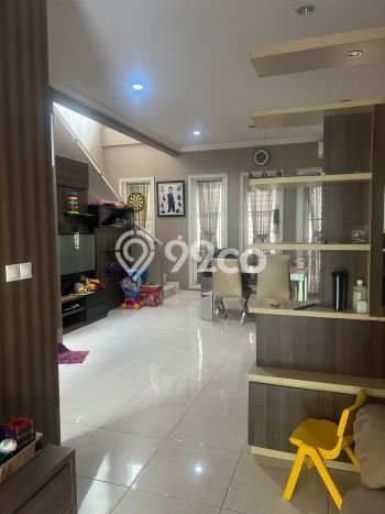 Disewakan! Rumah 4 Kamar Tidur &
3 Kamar Mandi di Alam Sutera, Tangerang Disewakan! Rumah 4 Kamar Tidur &
3 Kamar Mandi di Alam Sutera, Tangerang