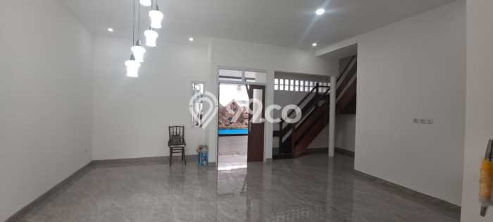 Jual Rumah Mewah Elegan Dengan View Eksklusif di Pondok Kopi, Jakarta Timur Jual Rumah Mewah Elegan Dengan View Eksklusif di Pondok Kopi, Jakarta Timur