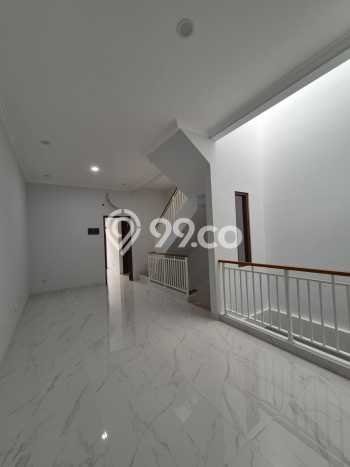 Rumah Strategis Modern Lb 160m2 di Pasar Minggu, Jakarta Selatan Rumah Strategis Modern Lb 160m2 di Pasar Minggu, Jakarta Selatan