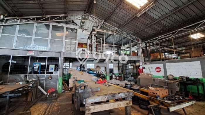 Gudang Dijual Lokasi Emas di Ciputat Luas 2000m2 Gudang Dijual Lokasi Emas di Ciputat Luas 2000m2