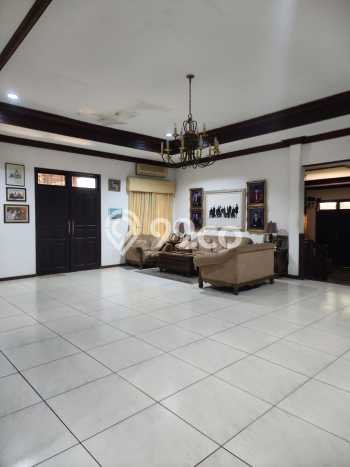 Ready to Use! Premium House LT 2570m2 Desain Elegan di Lebak Bulus Ready to Use! Premium House LT 2570m2 Desain Elegan di Lebak Bulus
